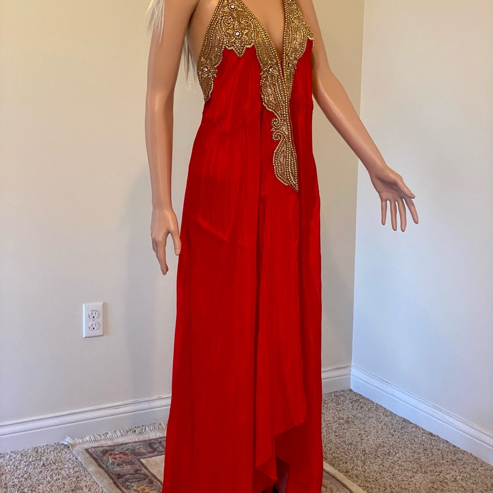 Beautiful silk dress with exceptional decoration.